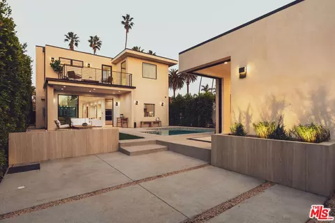 Exterior - 2115 Walnut Ave, Venice, CA 90291 photo 6 of 6
