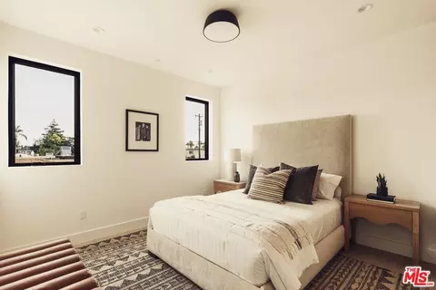 Bedroom - 2115 Walnut Ave, Venice, CA 90291 photo 5 of 6