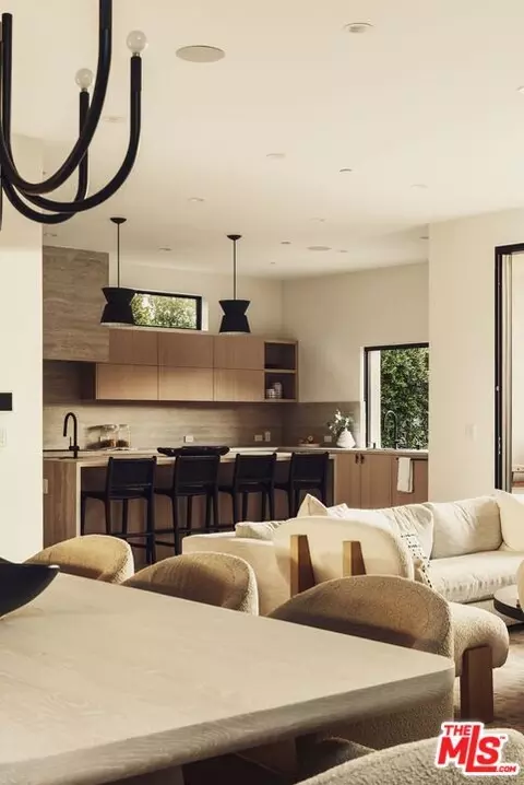 Other - 2115 Walnut Ave, Venice, CA 90291 photo 2 of 9