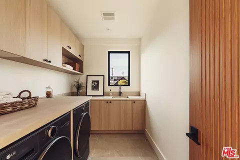 Other - 2115 Walnut Ave, Venice, CA 90291 photo 6 of 9