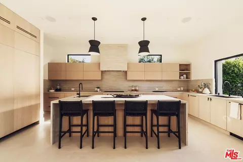 Kitchen - 2115 Walnut Ave, Venice, CA 90291 photo 2 of 3