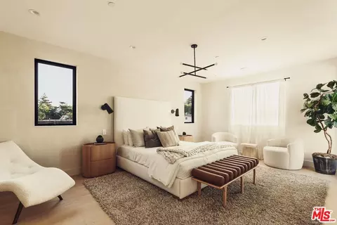 Bedroom - 2115 Walnut Ave, Venice, CA 90291 photo 2 of 6