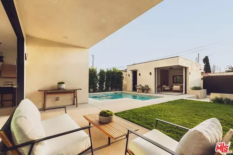 Exterior - 2115 Walnut Ave, Venice, CA 90291 photo 3 of 6