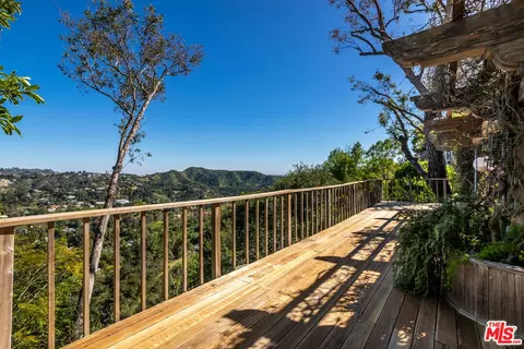 10132 Hollow Glen Cir, Los Angeles, CA 90077
