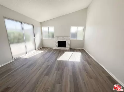 13142 E Mesa Verde Dr, Moorpark, CA 93021 photo 3