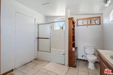 Bath - 45611 250th St, Lancaster, CA 93535 photo 1 of 4