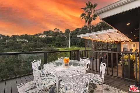 Exterior - 3200 Wrightwood Dr, Studio City, CA 91604 photo 3 of 13
