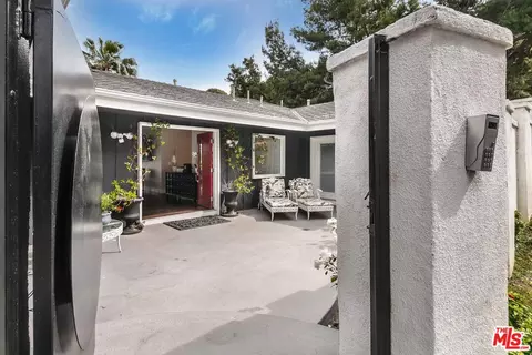 Exterior - 3200 Wrightwood Dr, Studio City, CA 91604 photo 5 of 13