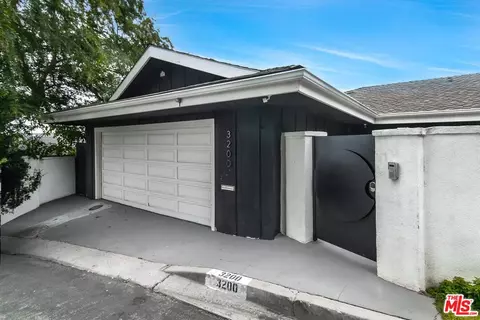 Exterior - 3200 Wrightwood Dr, Studio City, CA 91604 photo 13 of 13