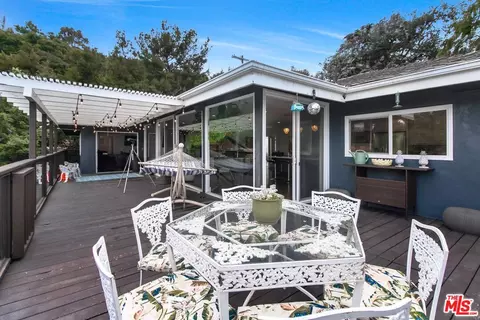 Exterior - 3200 Wrightwood Dr, Studio City, CA 91604 photo 9 of 13