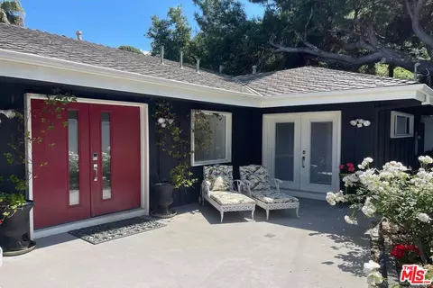 Exterior - 3200 Wrightwood Dr, Studio City, CA 91604 photo 7 of 13