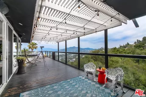 Exterior - 3200 Wrightwood Dr, Studio City, CA 91604 photo 12 of 13