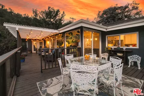 Exterior - 3200 Wrightwood Dr, Studio City, CA 91604 photo 2 of 13