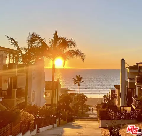 323 31st St, Manhattan Beach, CA 90266