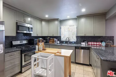 Kitchen - 1191 Sunset Ave, Pasadena, CA 91103 photo 2 of 2