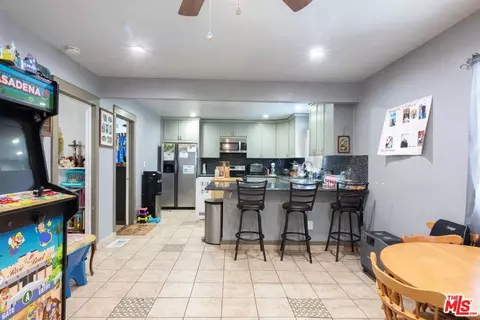Entry Way - 1191 Sunset Ave, Pasadena, CA 91103 photo 1 of 4