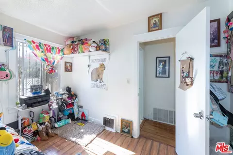 Bedroom - 1191 Sunset Ave, Pasadena, CA 91103 photo 1 of 3