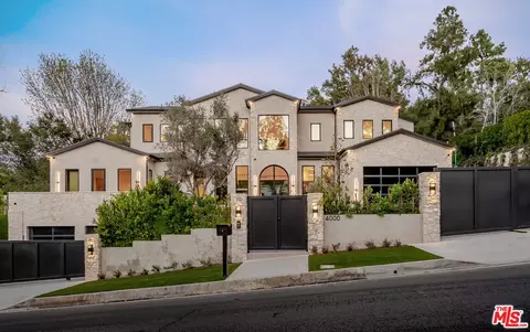 4000 Ballina Dr, Encino, CA 91436