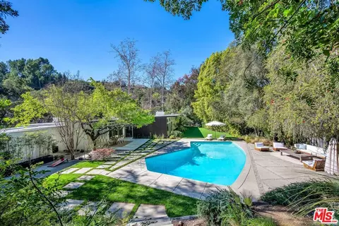 3700 Hayvenhurst Ave, Encino, CA 91436