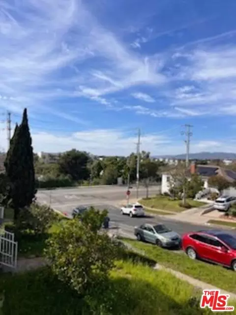 12320 Stanwood Dr, Los Angeles, CA 90066