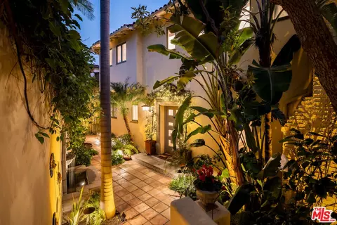 7050 La Presa Dr, Los Angeles, CA 90068