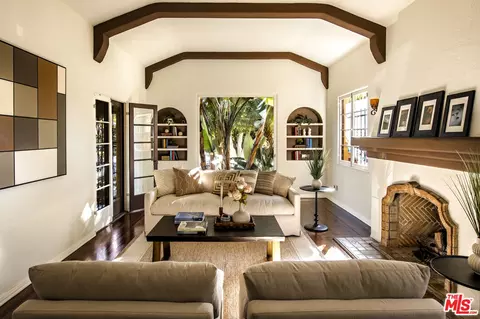 6427 Lindenhurst Ave, Los Angeles, CA 90048