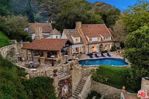 9631 Cedarbrook Dr, Beverly Hills, CA 90210