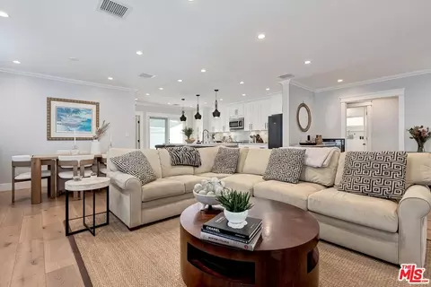 7404 Kentwood Ave, Los Angeles, CA 90045