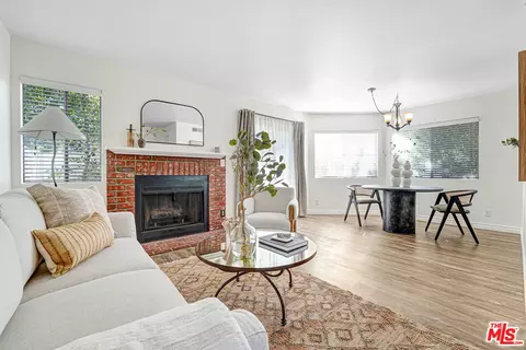 1890 Rory Ln #2, Simi Valley, CA 93063