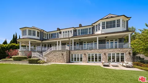 1676 Alta Mura Rd, Pacific Palisades, CA 90272