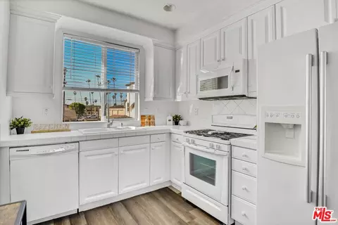 Kitchen - 659 S A St, Oxnard, CA 93030 photo 2 of 2