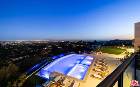 1204 Chickory Ln, Los Angeles, CA 90049