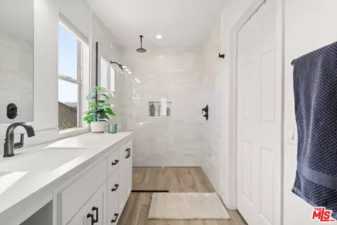 Bath - 824 Cooper Dr, Lompoc, CA 93436 photo 4 of 5