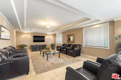 620 S Gramercy Pl #103, Los Angeles, CA 90005