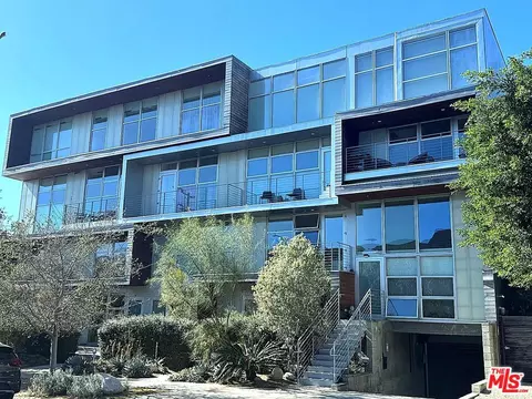 611 N Bronson Ave #10, Los Angeles, CA 90004