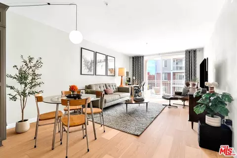3740 Santa Rosalia Dr #302, Los Angeles, CA 90008