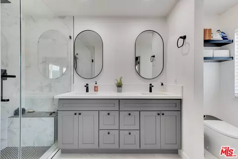 Bath - 15 Oak Cliff Dr, Phillips Ranch, CA 91766 photo 4 of 5