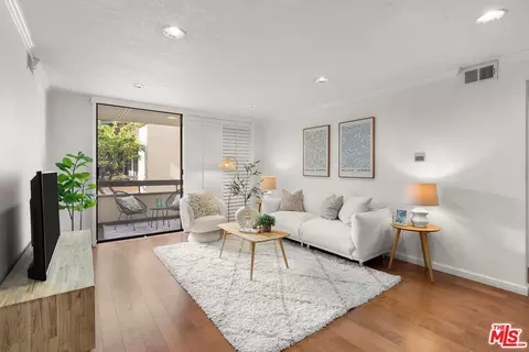 750 S Spaulding Ave #219, Los Angeles, CA 90036