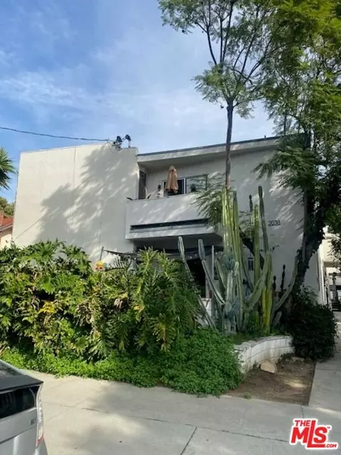 2038 Holly Dr, Los Angeles, CA 90068