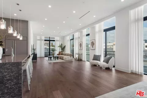 425 N Palm Dr #502, Beverly Hills, CA 90210