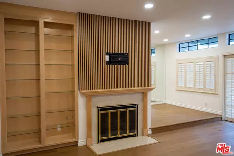4543 Willis Ave #102, Sherman Oaks, CA 91403