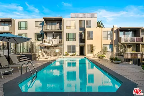 1745 Camino Palmero St #104, Los Angeles, CA 90046