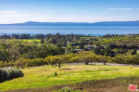 View/Area - 450 Lambert Rd, Carpinteria, CA 93013 photo 4 of 5