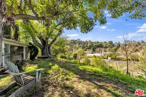 13084 Blairwood Dr, Studio City, CA 91604