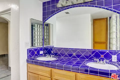 Bath - 630 E Walnut St, Pasadena, CA 91101 photo 2 of 5