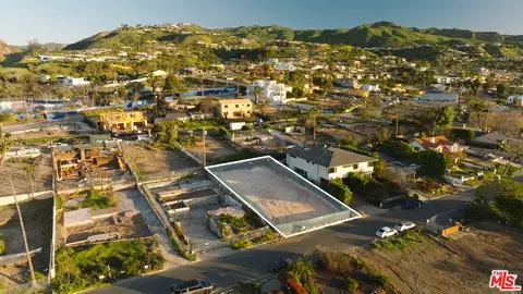 16841 Bollinger Dr, Pacific Palisades, CA 90272