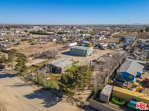 View/Area - 42450 2nd St, Lancaster, CA 93535 photo 2 of 4