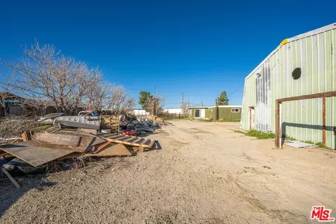 Exterior - 42450 2nd St, Lancaster, CA 93535 photo 5 of 6