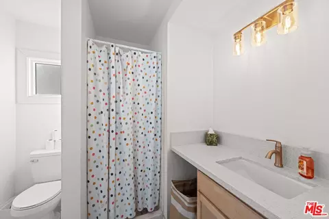 Bath - 42450 2nd St, Lancaster, CA 93535 photo 1 of 2