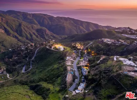 1712 Manzanita Park Ave, Malibu, CA 90265